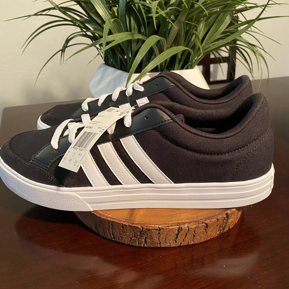 Adidas shoes 🛒🖤🤍 MAX SAVINGS 💥